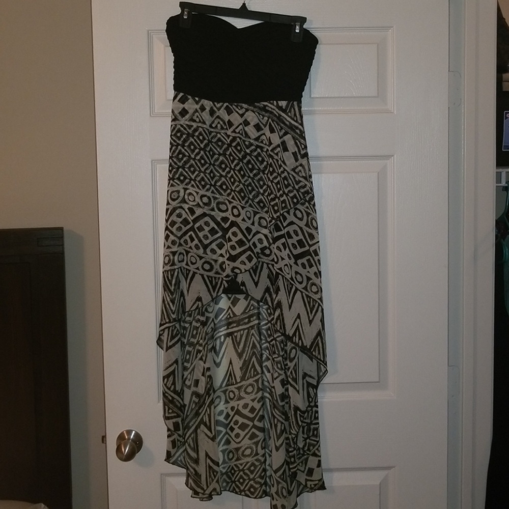 Adorable strapless maxi dress